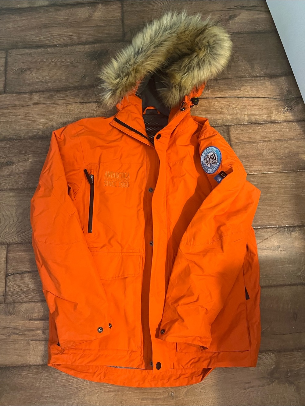 50th Anniversary Lindblad Expeditions x National Geographic parka size Small